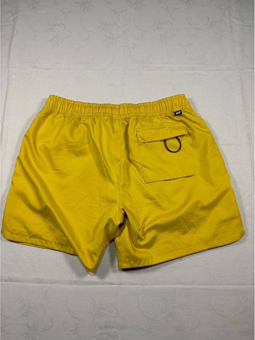 Nike Sportswear Yellow Flow Shorts Mens Size Large 6” Inseam - Picture 4 of 7